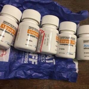 Køb Oxazepam online i 15 mg og 30 mg styrke for mild lindring af angst og uro.