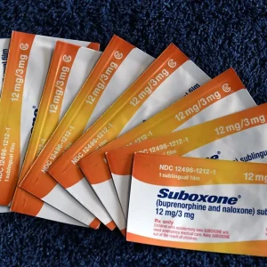 Køb Buprenorfinplaster online i 20 mcg og 52,5 mcg styrke for stabil kronisk smertelindring.